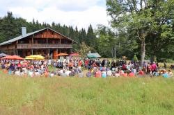 Hunderte Wanderfreunde zog es am Sonntag hinauf zum Tummelplatzfest. (Foto: Annette Nigl/Nationalpark Bayerischer Wald)